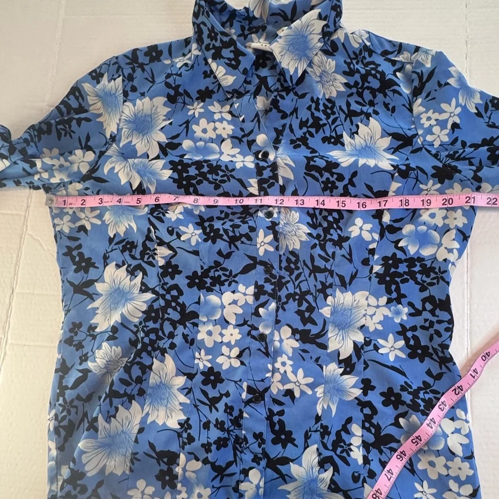 Covington Blue Floral Button Down Blouse L 3/4 Sleeve Stretch Career Top - Picture 8 of 9